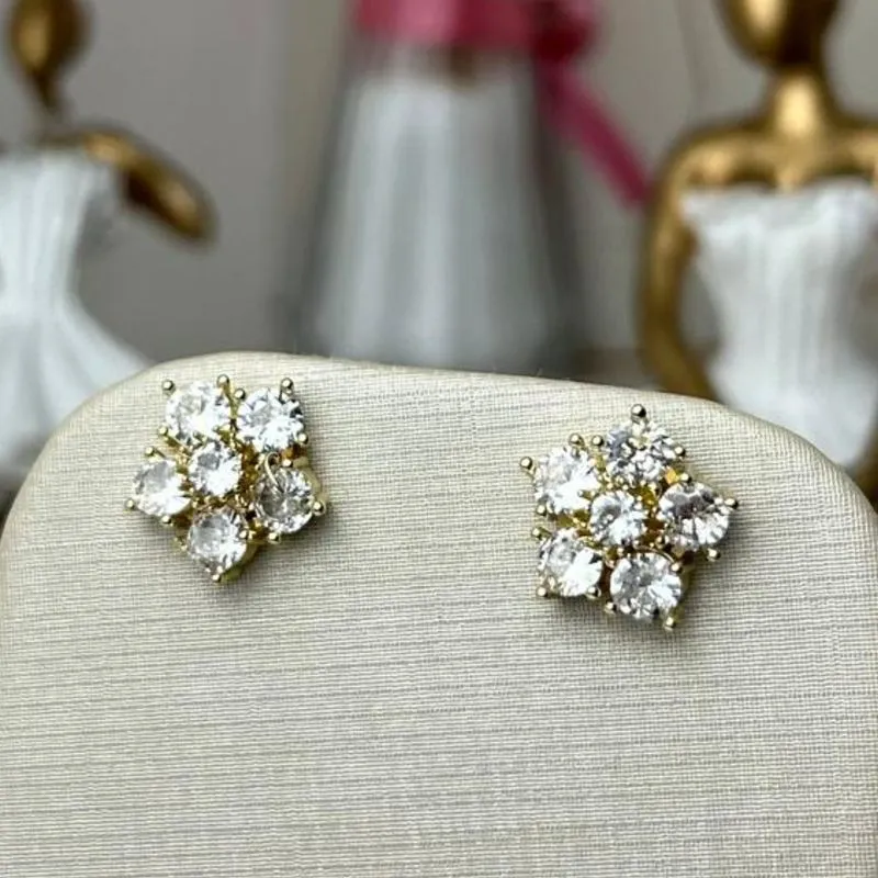 Brinco Camélia Banhado a Ouro