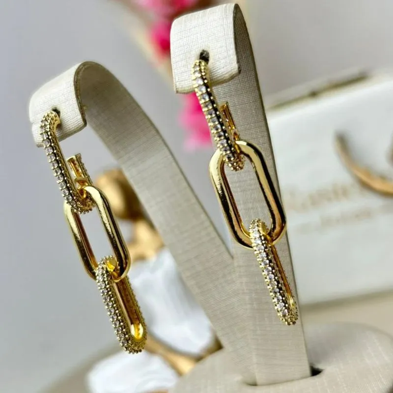 Brinco Elos Cravejado Banhado a Ouro