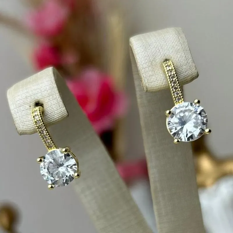 Brinco Quadrado Cravejado