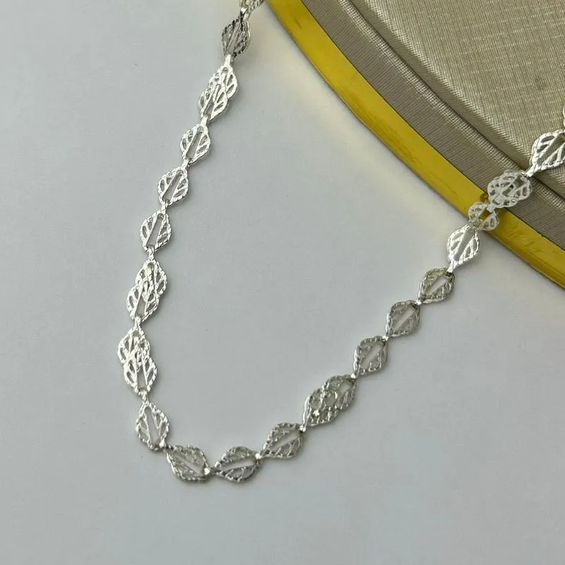 Choker Folhas Texturizadas