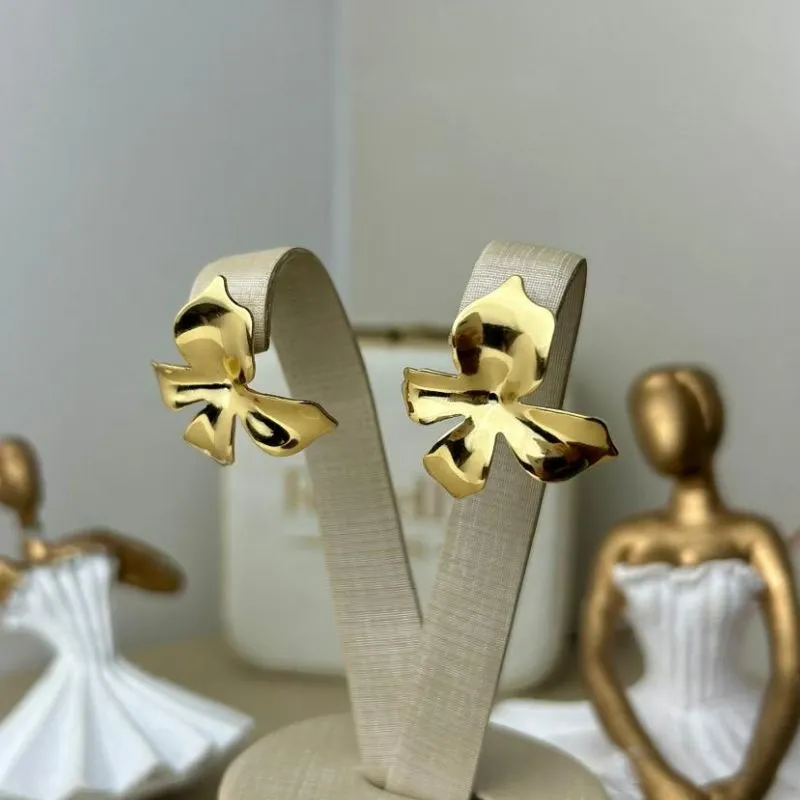 Brinco Flor Rhodium Banhado a Ouro