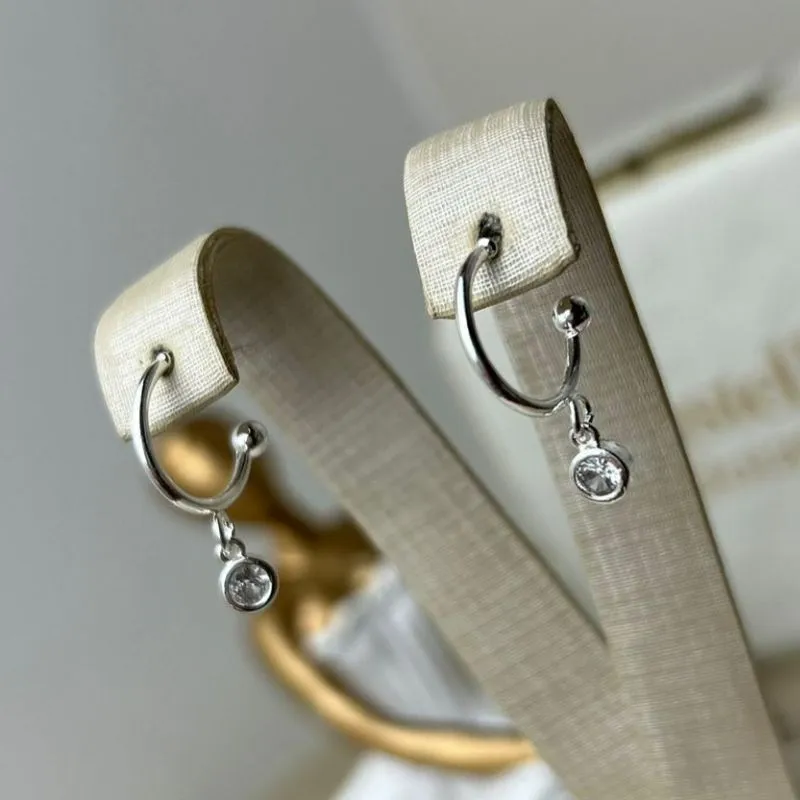 Brinco Circular Com Pedra De  Zircônia