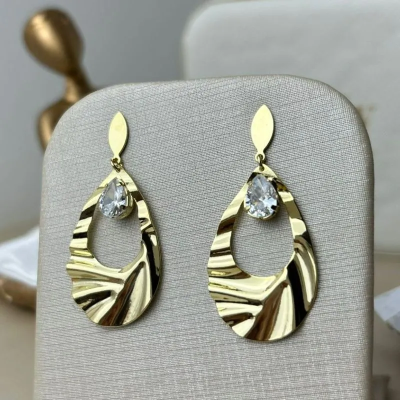 Brinco Gota Chapada Com Pedra de Zirconia Cristal Banhada a Ouro