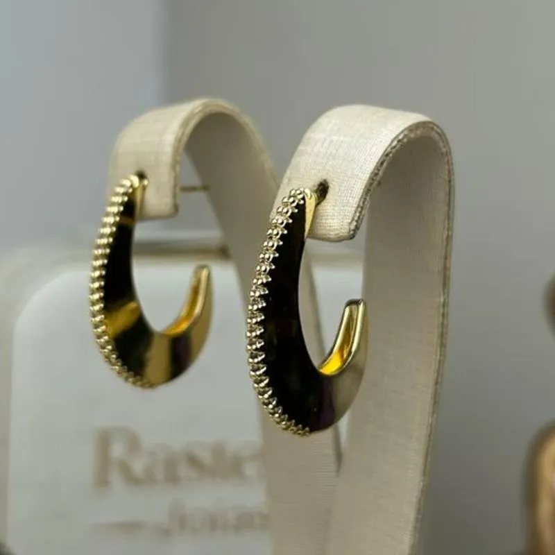 Brinco Curvado Liso Com Linha Cravejado Banhado a Ouro