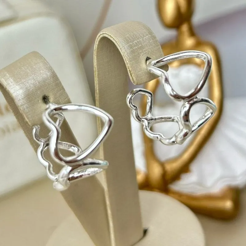 Brinco Jacira Corações Vazados Banhado a Prata