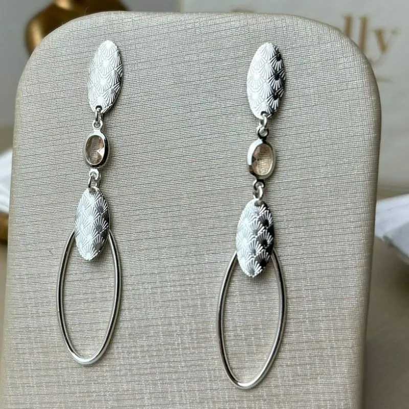 Brinco Oval de Chapinha Zirconia Rosa Banhada a Prata