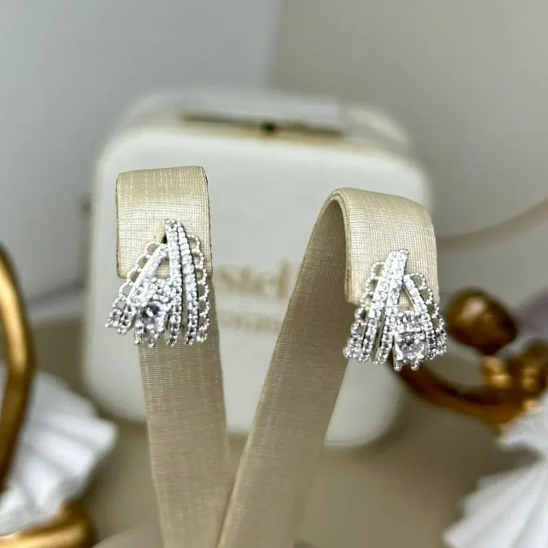 Brinco Três Tiras Cravejadas Com Zirconia no Meio Banhado a Ouro