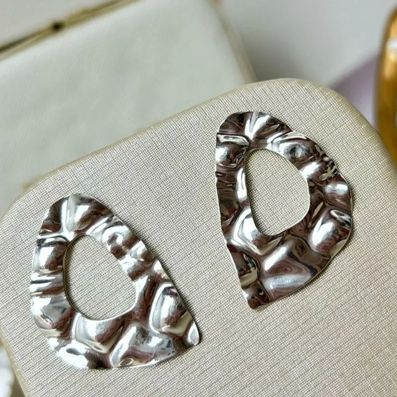 Brinco Oval Chapado Banhada a Prata