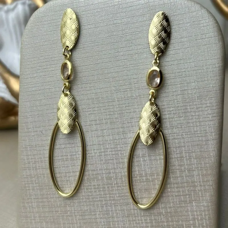 Brinco Oval de Chapinha Zirconia Rosa Banhada a Ouro