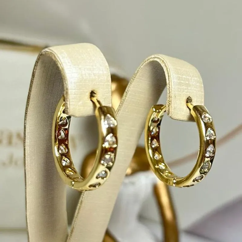 Argola Grande com Zirconias em Coração Banhada a Ouro