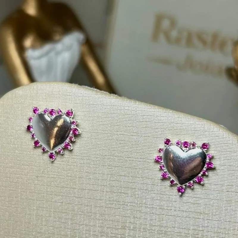 Brinco De Coração Com Pedras Rosas