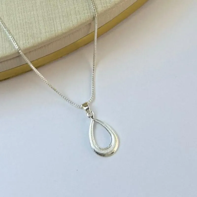 Colar De Gota Liso Banhado a Prata